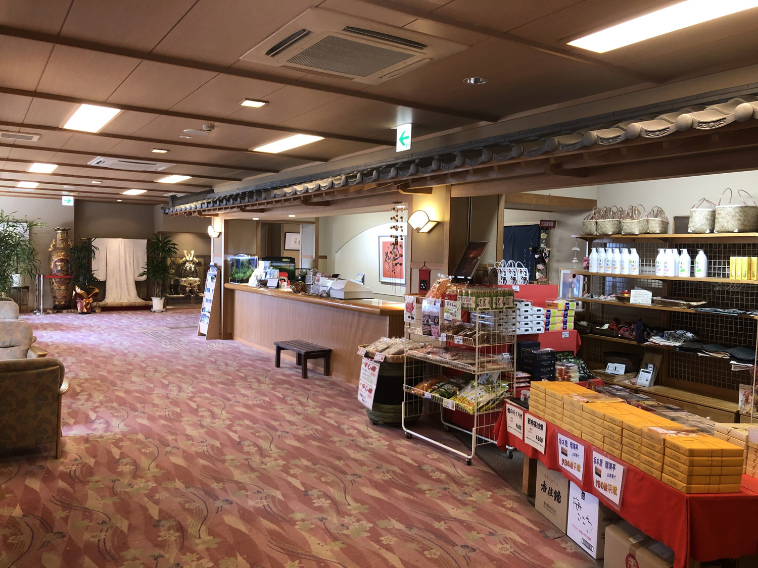 フロントと売店