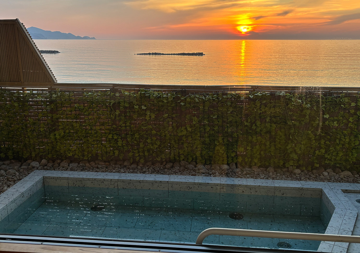 露天風呂付き客室からの夕日